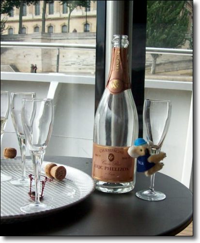 Drinking champagne on a river cruise in Paris - the best champagne!