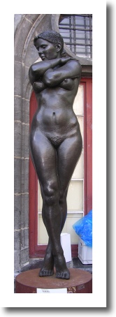 Musee Rodin showcases the beautiful sensual statues by Rodin 