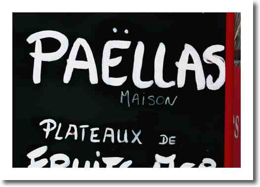 Taste delicious Francois' Paella at the Saturday market in Paris 75004