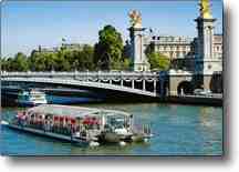 Tourist attractions in paris : free Bateau ride on the Seine with PARIS PASS.