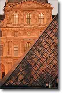 Tourist attractions in Paris : Louvre and Pyramid